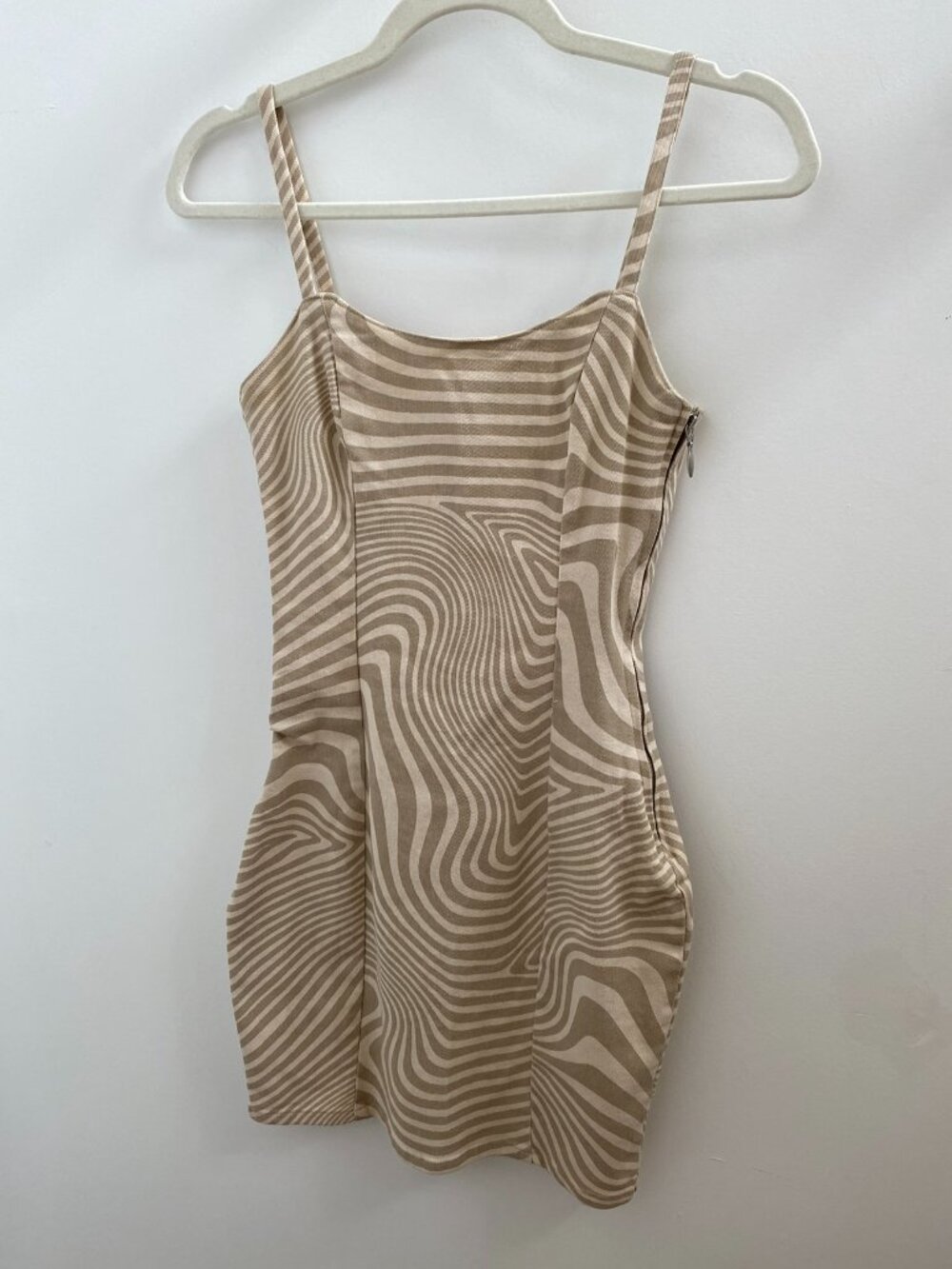 H&M Divided Tan and Cream Wavy Line Dress XXSmall